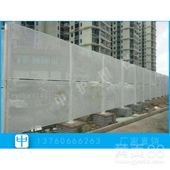中山?jīng)_孔板護(hù)欄廠家 工地沖孔板圍欄在施工路口的應(yīng)用與防風(fēng)圍擋優(yōu)勢(shì)